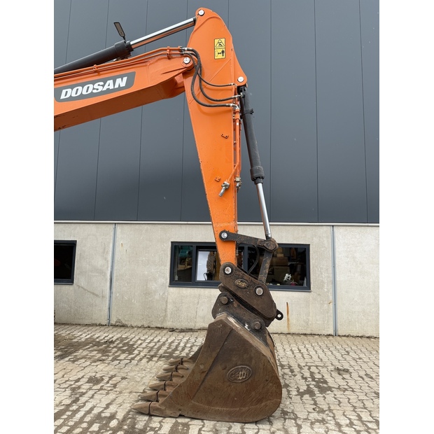 2021 Doosan DX225LC-5-48952095
