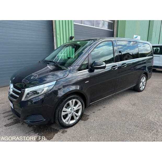 2016 مرسيدس بنز V-Class-48952855