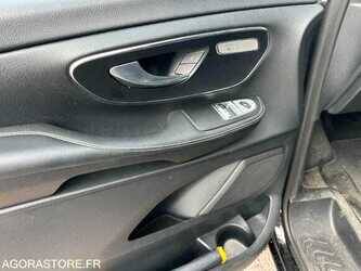 2016-mercedes-benz-v-class-48952860