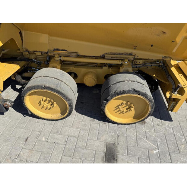2010 كاتربيلر AP 600D-48958365