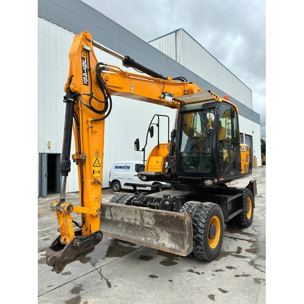 2018 JCB-48959832