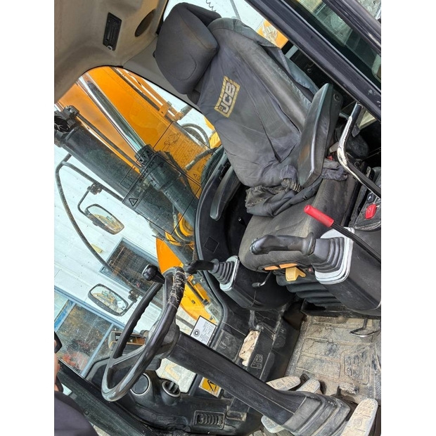 2018 JCB-48959833