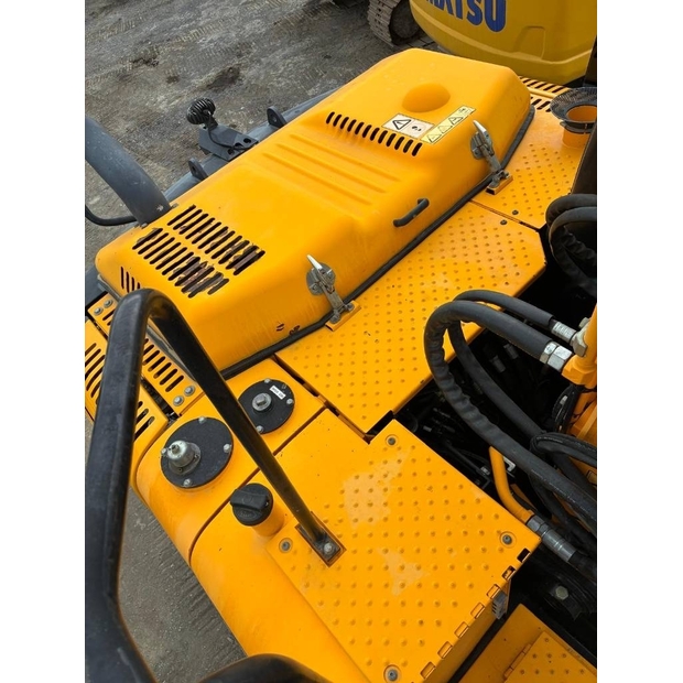 2018 JCB-48959834