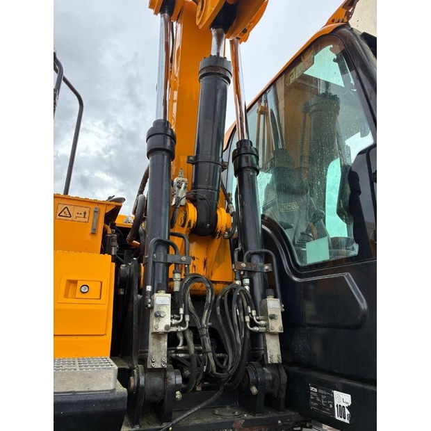 2018 JCB-48959837