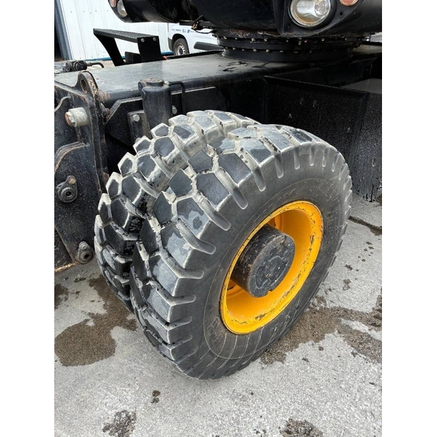 2018 JCB-48959840