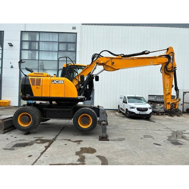 2018 JCB-48959849