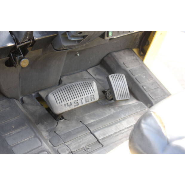 2004 Hyster H3.00XM-48963827