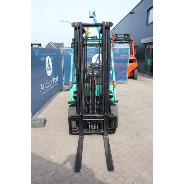 2013 MITSUBISHI FG25N-48963939