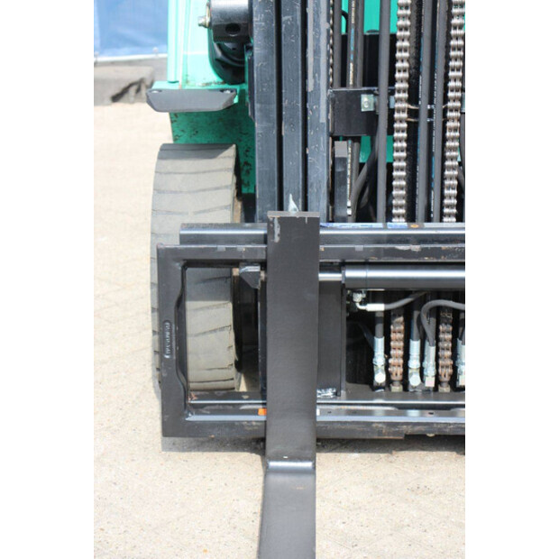 2013 MITSUBISHI FG25N-48963943