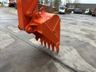 2016-hitachi-zx70-1483799-48965633