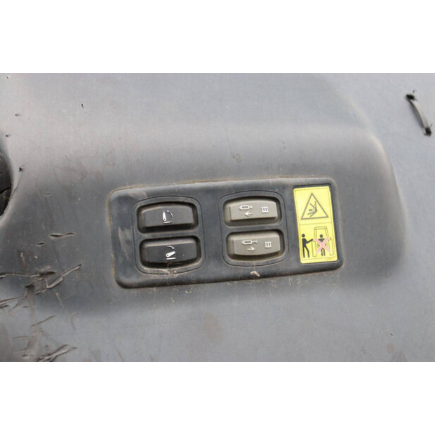 2012 JOHN DEERE 6190R-48967497