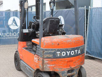 2009-toyota-7fbmf25-1483888-48968569