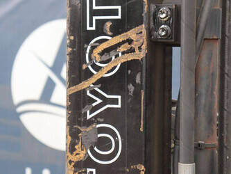 2009-toyota-7fbmf25-1483888-48968582