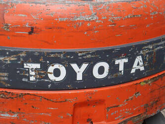 2009-toyota-7fbmf25-1483888-48968585