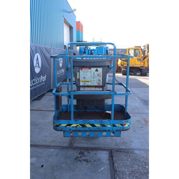 2001 JLG E300AJP-48969333