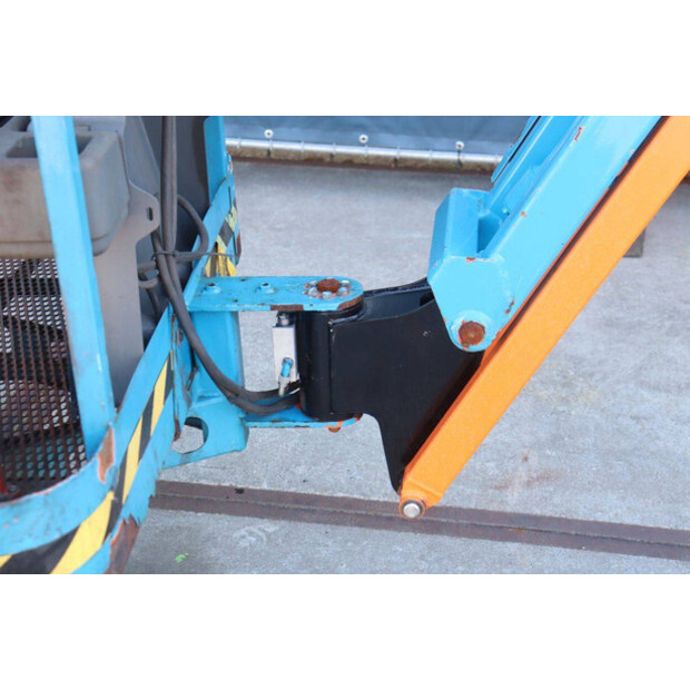 2001 JLG E300AJP-48969340