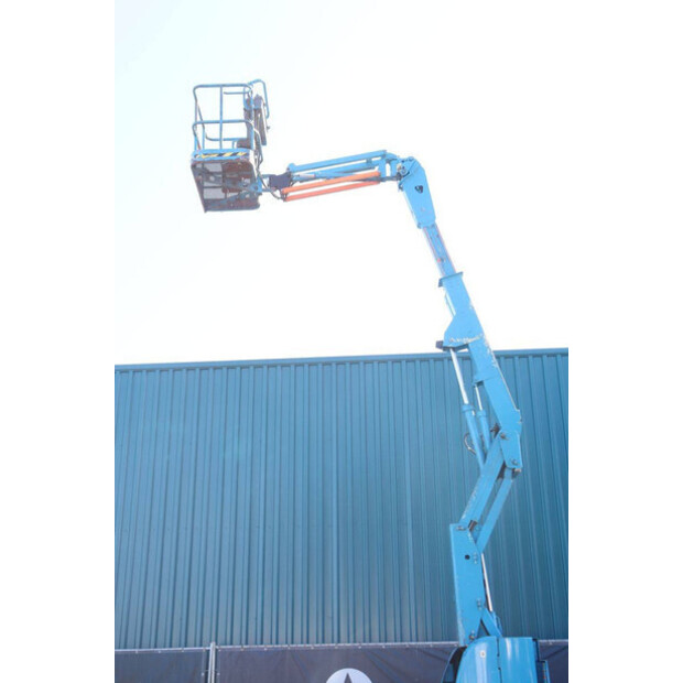 2001 JLG E300AJP-48969356