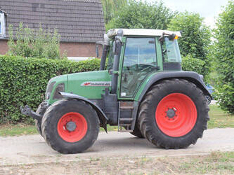 صورة ل تراكتورات زراعية 2002 فندت Farmer 411 Vario