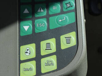 2002-fendt-farmer-411-vario-48970029