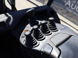 2020-linde-e70-01-1483942-48970374