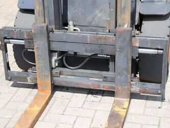 2012-linde-e30l-01-1483949-48970631