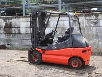 1998-linde-e30-01-1483973-48971481