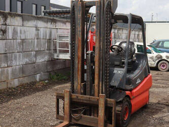 1998-linde-e30-01-1483973-48971487