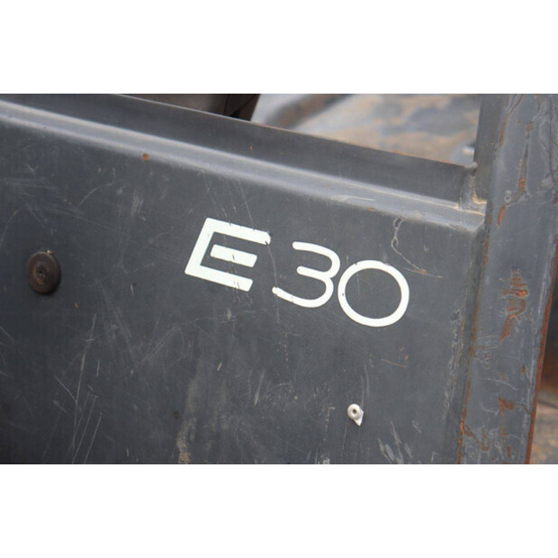 1998 ليندي E30-01-48971491