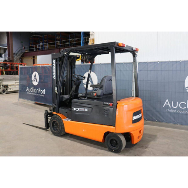 2009 Doosan B30X-5-48971593