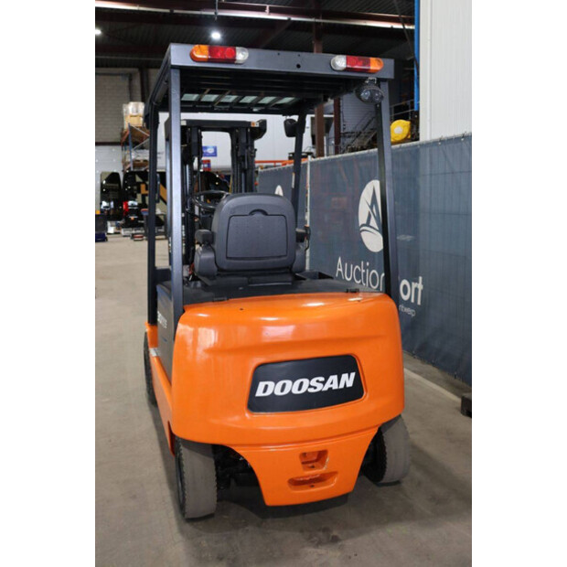 2009 Doosan B30X-5-48971610