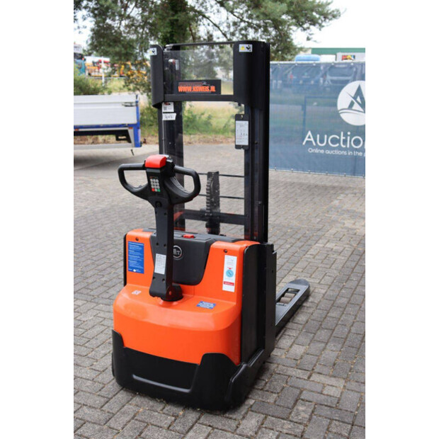 2015 BT SWE140L-48971808