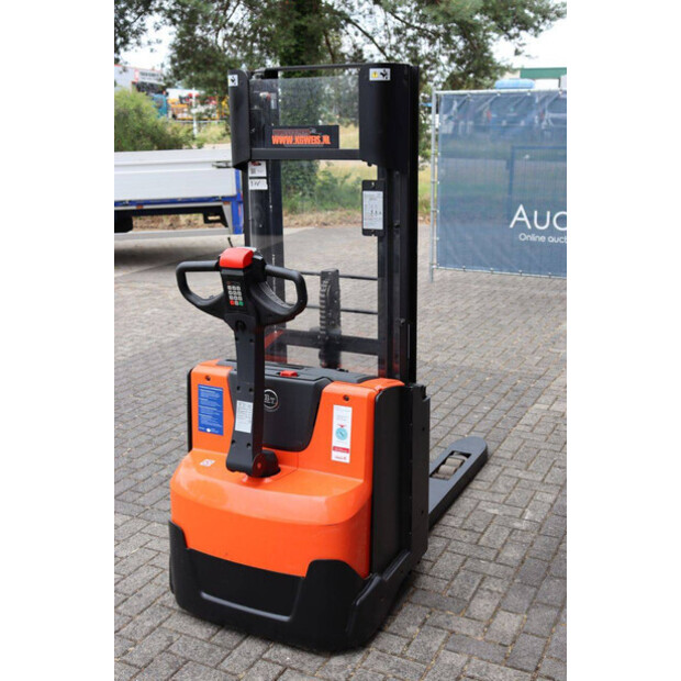 2015 BT SWE140L-48971832
