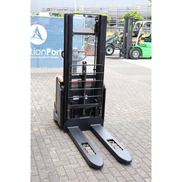 2015 BT SWE140L-48971833