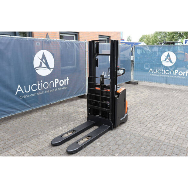 2015 BT SWE140L-48971835