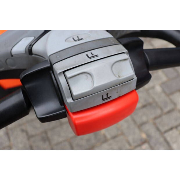 2015 BT SWE140L-48971849