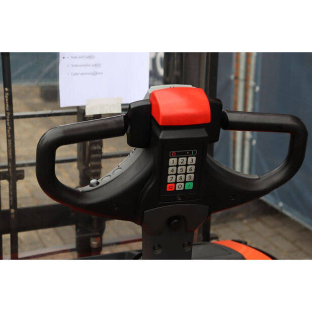 2016 BT SWE140L-48971869