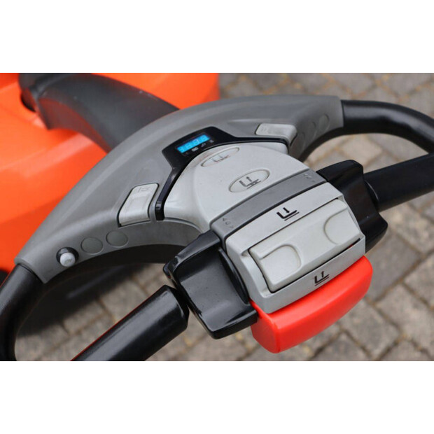 2016 BT SWE140L-48971875