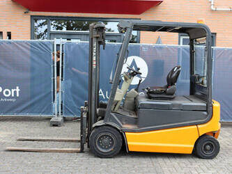 Image for LIFTS 2002 Still R60-30