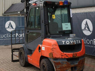 2020-toyota-02-8fdf30-1483999-48972452
