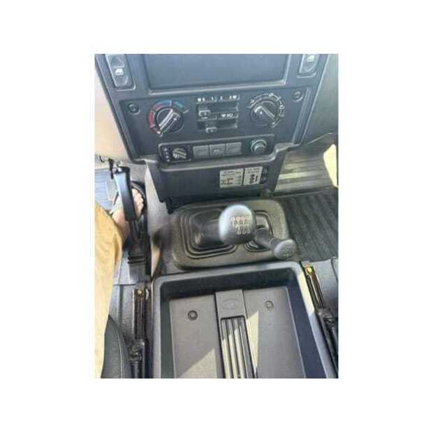 Land Rover Defender-48972963