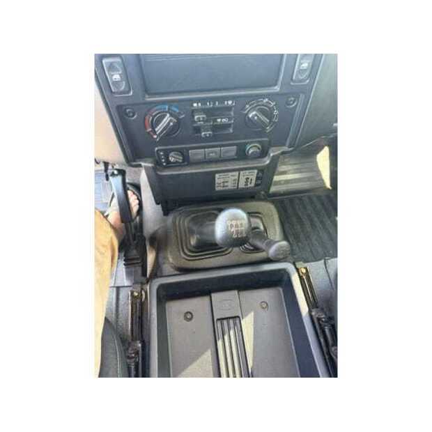 Land Rover Defender-48972964