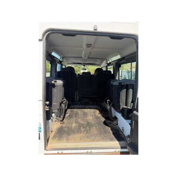 Land Rover Defender-48972970