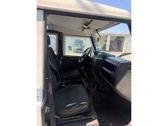 land-rover-defender-1482048-48972974
