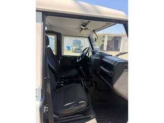 land-rover-defender-1482048-48972975