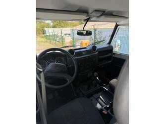 land-rover-defender-1482048-48972976
