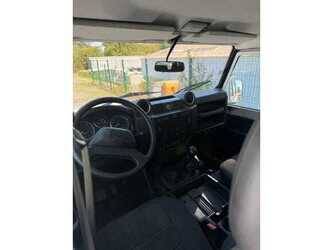 land-rover-defender-1482048-48972977