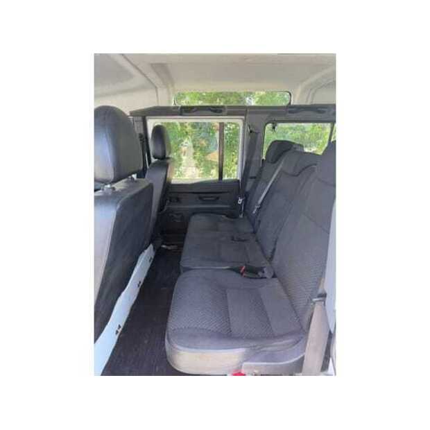 Land Rover Defender-48972978