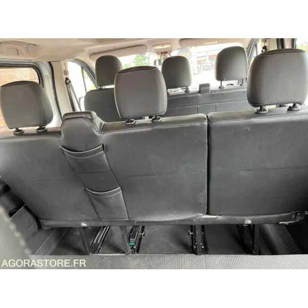 2015 Renault Traffic-48973078