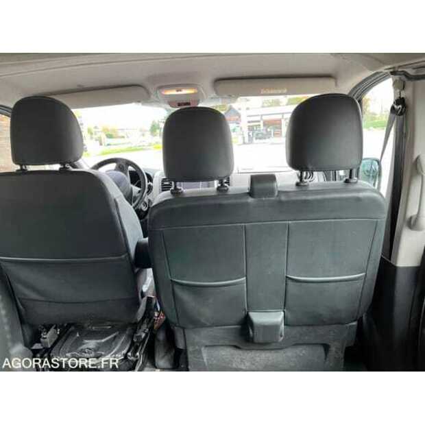 2015 Renault Traffic-48973079