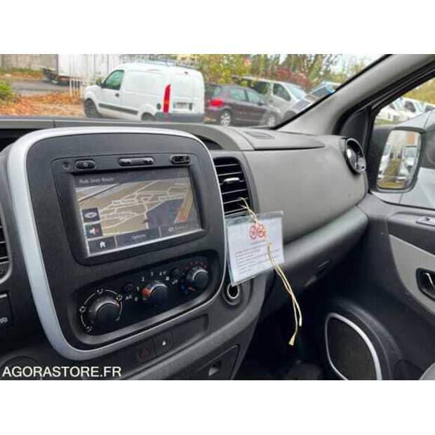 2015 Renault Traffic-48973080
